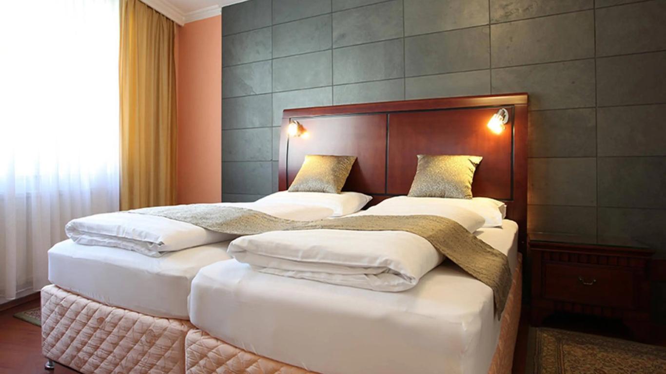 Hotel Attaché l contactless check-in