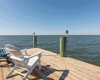 Time Stands Still At the Dock. - Tilghman Island - Balcony