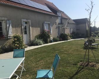 Le Puits De La Montree - Chahaignes - Patio