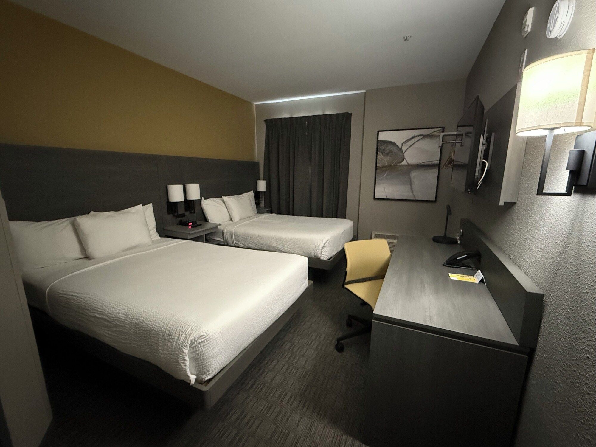 Days Inn by Wyndham Stony Plain - Stony Plain - Bedroom