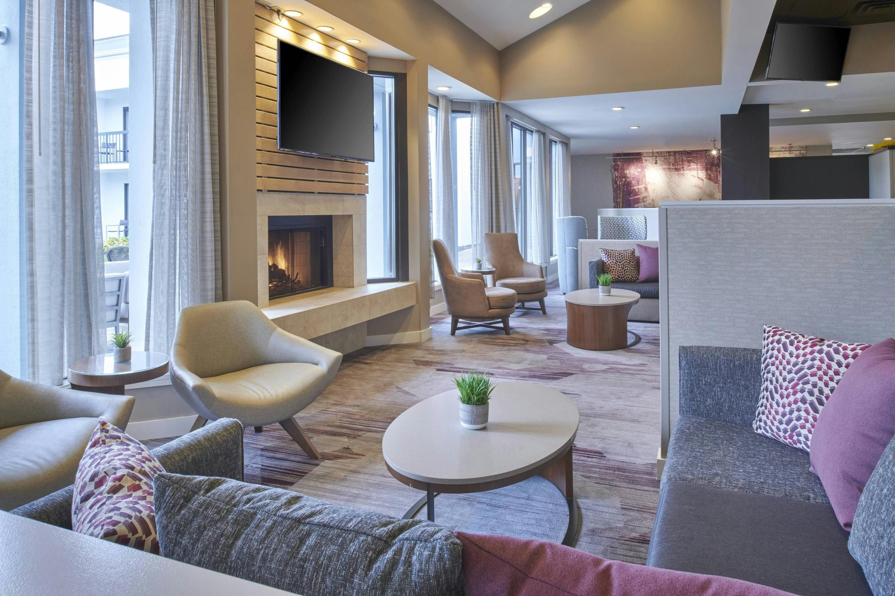 Courtyard by Marriott Detroit Troy - Troy - Area lounge