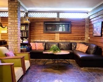 On The Wallaby Eco Lodge - Yungaburra - Area lounge