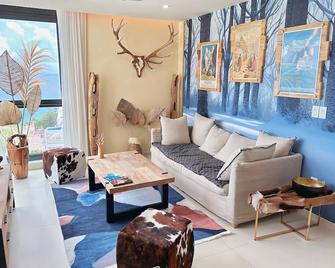 Mullet Bay Suites - Your Luxury Stay Awaits - Cole Bay - Living room