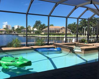 Luxury Home With Breathtaking Sunsets! 324 Copperfield Ct. Near Residents Beach - Marco Island - Pool