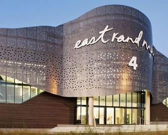 Up21 Guest House - Boksburg - Building