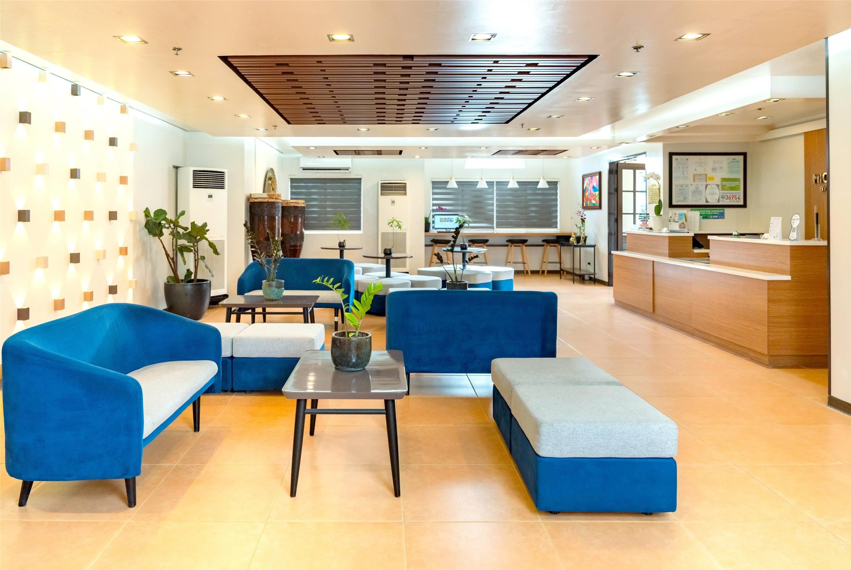 Microtel by Wyndham Davao - Davao - Lobby