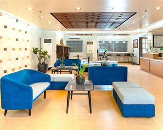 Microtel by Wyndham Davao - Davao - Lobby