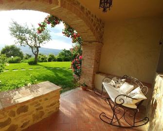 Apartment Papaveri, super view, swimming-pool with hydromassage, wi-fi, relax - Arezzo - Patio