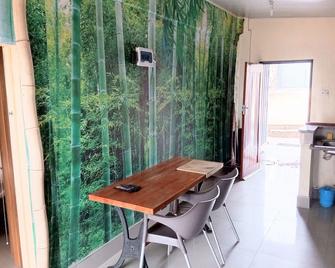 Immaculate 2-bed House in Siavonga - Siavonga - Dining room