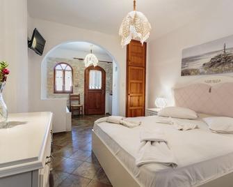 Ragoussis House - Piso Livadi - Bedroom