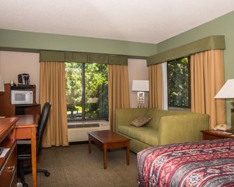 Round Hill Inn - Orange