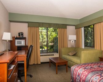 Round Hill Inn - Orange