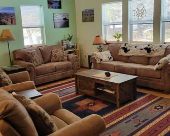 Lone Wolf Lodge - in Wallowa-Whitman Nat`l Forest - Baker City - Obývací pokoj