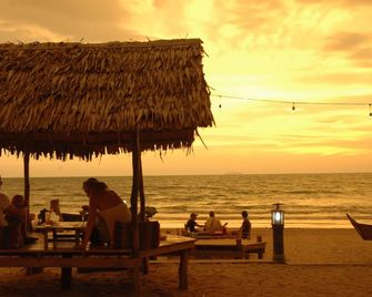 Ocean View Resort - Ko Lanta - Beach