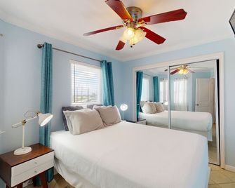 Beachfront Condo W/ Pool & Hot Tub By RedAwning - Galveston - Bedroom