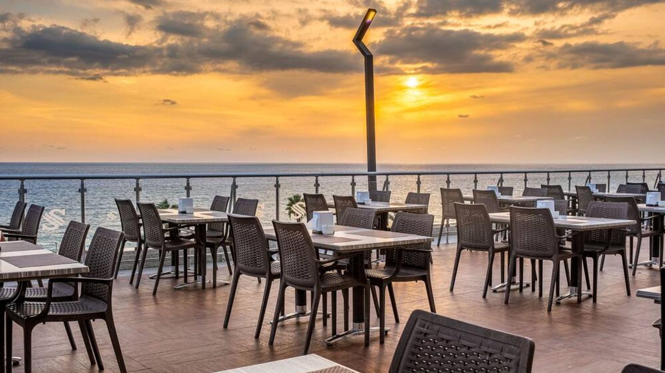 Senza Grand Santana Hotel