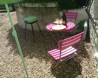 Maisonnette De Bourg At Christine 2 Pers. - Vallières-les-Grandes - Patio