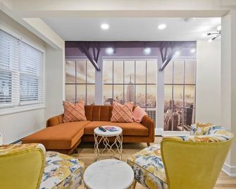 New-Free Prkg-2br/2.5bath/3 Queen Size Beds-Duplex - Hoboken - Living room