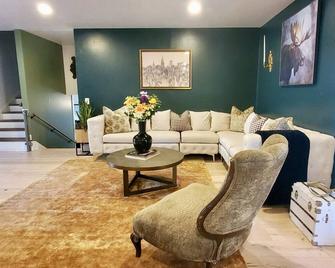 San Marcos 5br Retreat Pool Near Txst River - San Marcos