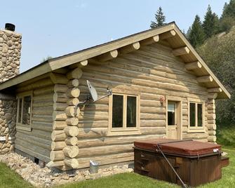 Willow Cabin at Rye Creek Lodge - Darby - Building