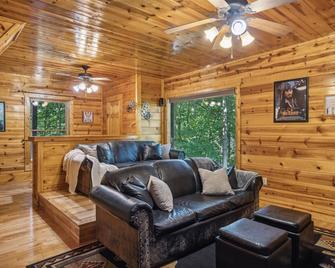 Sleepy Willow Cabin - Sevierville - Living room