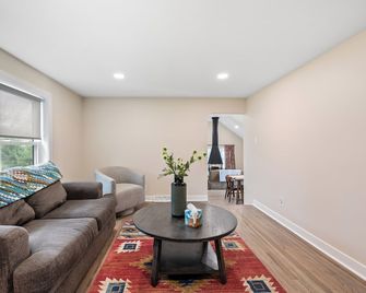 Mtm Premier, Modern 3 Bedroom, 2 1/2 Baths - LaPorte - Sala de estar