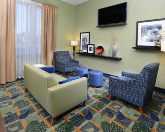 Hampton Inn High Point - Archdale - Living room