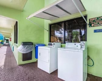 Ocean Reef Hotel - Fort Lauderdale - Laundry facility