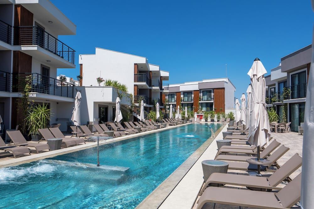 أوليف أبارت أوتل آند سبا - ايفاليك - حوض السباحة