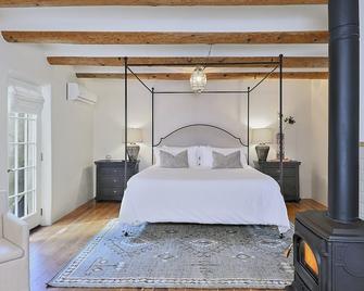 Dos Hermanas Suite 6 Downtown Studio - سانتا في - غرفة نوم