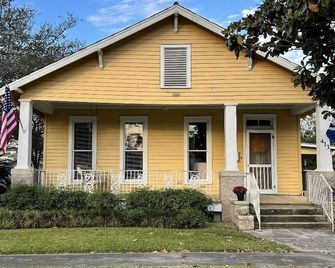 Charming cottage in downtown historic district - 크라울리 - 건물