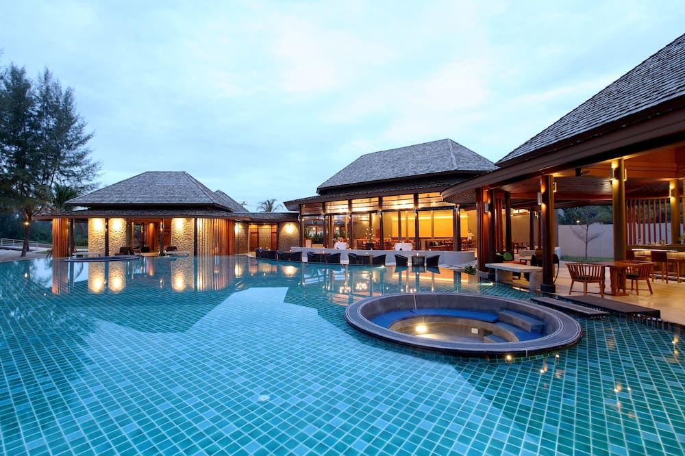 Apsara Beachfront Resort And Villa