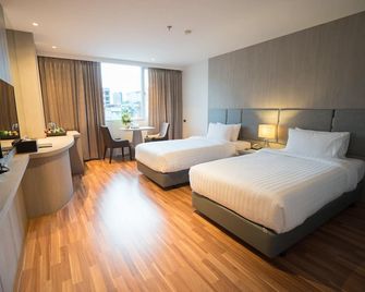 New Season Square Hotel - Hat Yai