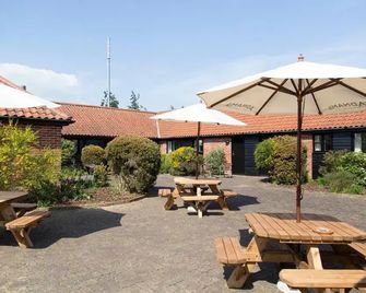 The Plough - Beccles - Binnenhof