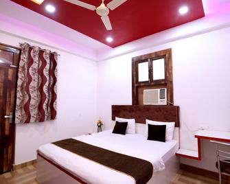 Taj Niwas Homestay - Agra - Bedroom