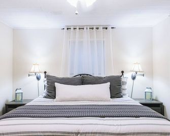 Luxurious cabin with fire pit, kayaks, and dock. - Arley - Habitación