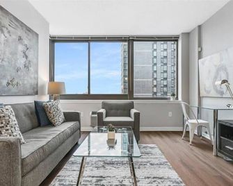 Spacious 1br | Gym | Rooftop Pool | Downtown Jersey City | Gls - Jersey City - Living room