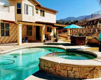 Vineyard estate with pool and amazing views - Yucaipa - Pool