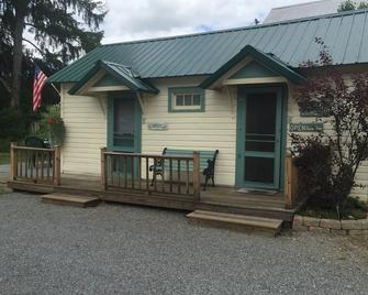 Major League Motor Inn - Fly Creek - Building