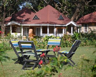 Neelam Foresteria Resort - Pachmarhi - Patio
