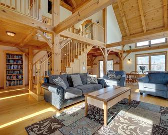 Secluded Vermont Retreat Outdoor Pool An - Stratton - Living room