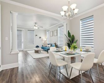 Waterfront 2-bedroom condo in Slidell - Slidell - Essbereich