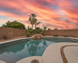 Isaiah Gilbert - Queen Creek - Piscina