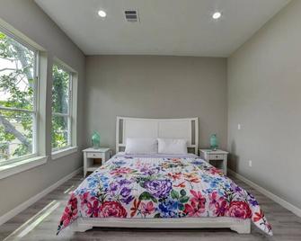 New House with Water View - Kemah - Bedroom