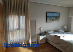Bonita vivienda en San Sebastian de los Reyes no apta para grupos de trabajo - San Sebastián de los Reyes - Bedroom