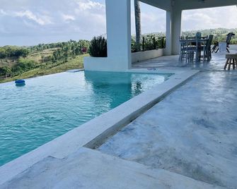 Villa Ana, 4 bdr, infinity pool with endless mountain & ocean views - Río San Juan - Pool