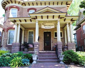 B&B on Broadway - Decorah - Building