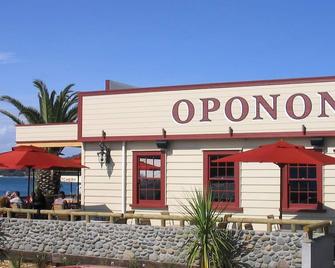 Opononi Hotel - Opononi - Building