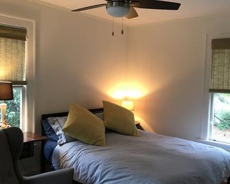 Normal Town Cozy Carriage House - Across From Uga Health Sciences Campus - Athens - Ložnice
