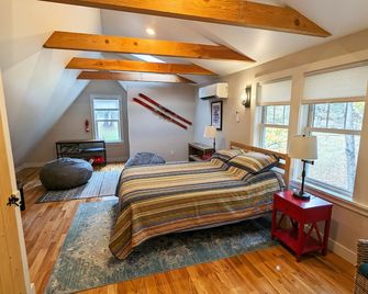 1810 Brook Side Mill/House / EV Level 2 Charging on Site - Shelburne Falls - Bedroom